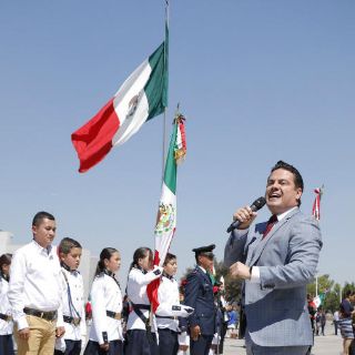 Escoltas conmemoran Día de la Bandera en el Colegio Militar