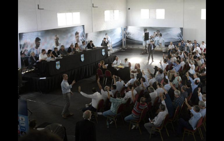 La decisión se adoptó en una asamblea de la AFA, con 68 votos a favor sobre un total de 70 asambleístas. AFP / J. Mabromata