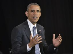 Obama sonrió y saludó al público que esperó pacientemente a que saliera. AFP / ARCHIVO