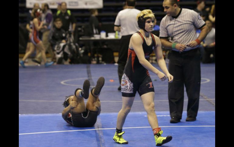 Beggs (D) extendió su invicto a 53 combates. AP / M. Phillip