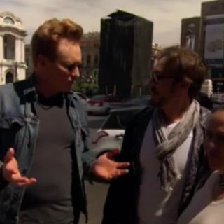 Conan O'Brien cuestiona a mexicanos sobre pago del muro