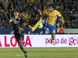 Acción del partido entre Tigres y Morelia en partido de la octava jornada. MEXSPORT / T. García