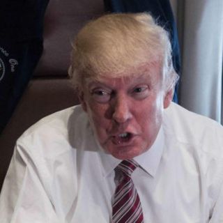 Trump intensifica su enemistad con los medios