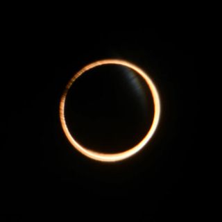 Un 'anillo de fuego' oscurece Argentina