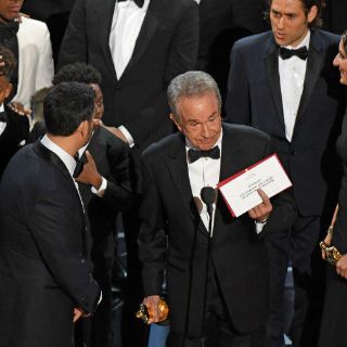 Bailan a 'La La Land' con el Oscar; gana 'Moonlight'