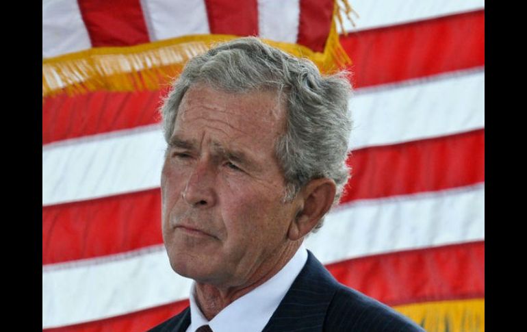 Bush declara que los medios de comunicación son indispensables para la democracia. AFP / ARCHIVO