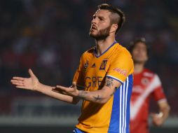Gignac afirmó que se acercó a la tribuna para festejar con familiares que estaban allí. MEXSPORT / ARCHIVO