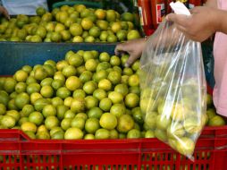 El precio del limón varía entre 26 y 35 pesos en comercios del Centro Histórico de Guadalajara. EL INFORMADOR / ARCHIVO