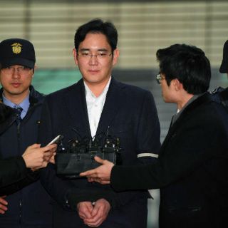 Fiscalía surcoreana acusa de soborno a heredero de Samsung