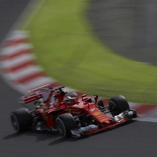 Kimi Raikkonen bate el tiempo de Lewis Hamilton