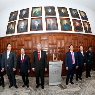 Jalisco recibe facsimilar de la Constitución