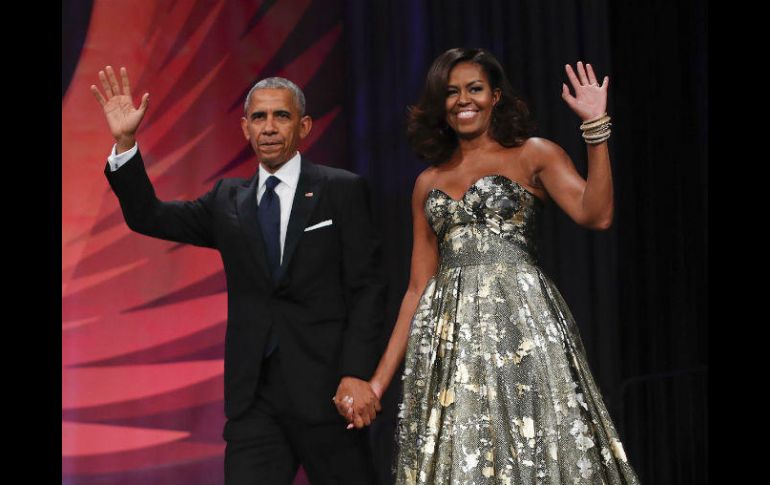 La editorial se mostró ansiosa por trabajar junto al ex mandatario y su esposa. AP / P. Martinez