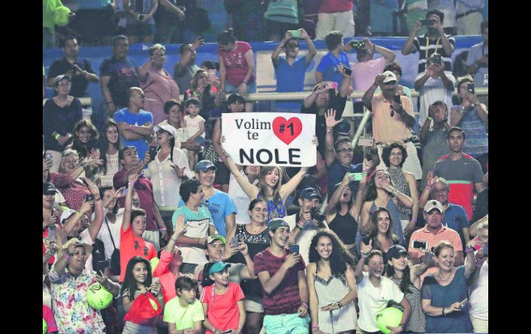 Gran ambiente. Sin importar el golpe a la cartera, los aficionados disfrutan del Abierto Mexicano de Tenis en Acapulco. SUN / A. Ojeda