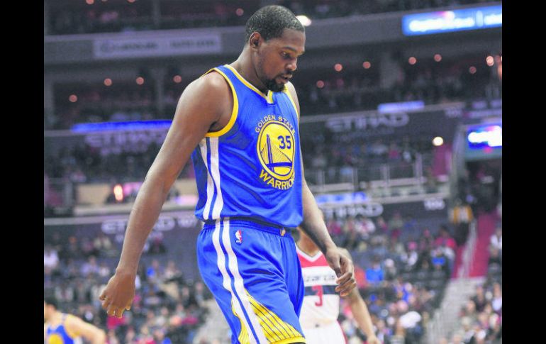 Susto. Kevin Durant será sujeto a una resonancia magnética para determinar la gravedad de su lesión. AP / N. Wass