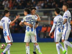 El jugador Hirving Lozano de Pachuca (2i) festeja la anotación de un gol. EFE / D. Martínez