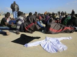 El paso desde Libia hacia Europa lo controlan traficantes de personas que abusan de los niños y las mujeres que buscan salir. EFE / ARCHIVO