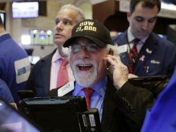 Éste es el segundo mejor nivel de la historia del índice industrial Dow Jones. AP / R. Drew