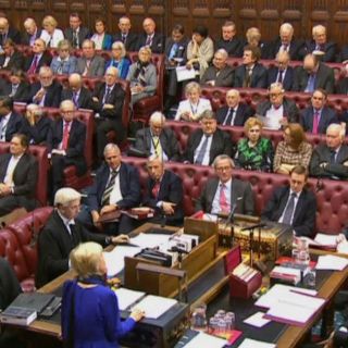 Cámara alta introduce derechos de europeos a ley del ‘Brexit’