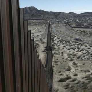 Cemex cotizaría muro de Trump, pero no participaría en la obra