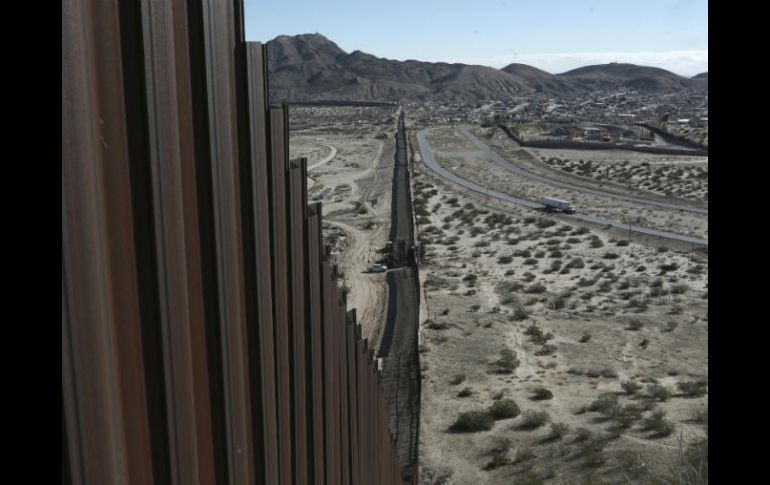 ''Si alguno de nuestros clientes nos pide cotizar materiales, tenemos la responsabilidad de hacerlo'', agrega directivo de Cemex. AP / ARCHIVO