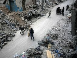 Destacan los ataques aéreos con bombas incendiarias, gas cloro y bombas de racimo, prohibidas por la legislación internacional. EFE / M. Badra
