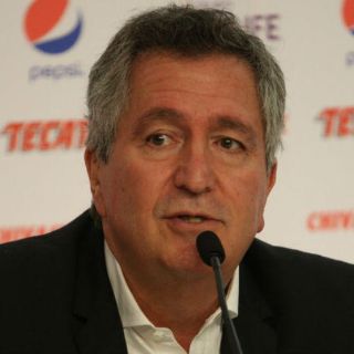 Jorge Vergara lanza segunda ofensiva para comprar equipo peruano