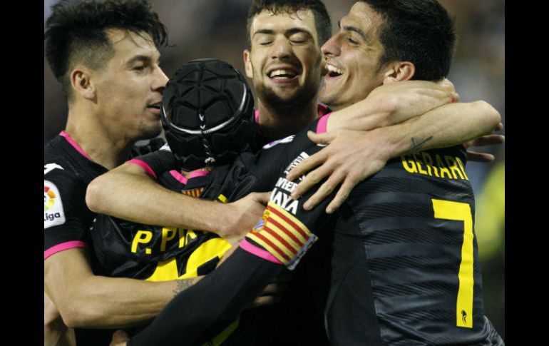 Los jugadores del Espanyol celebran el segundo tanto de su equipo. EFE / S. Sas