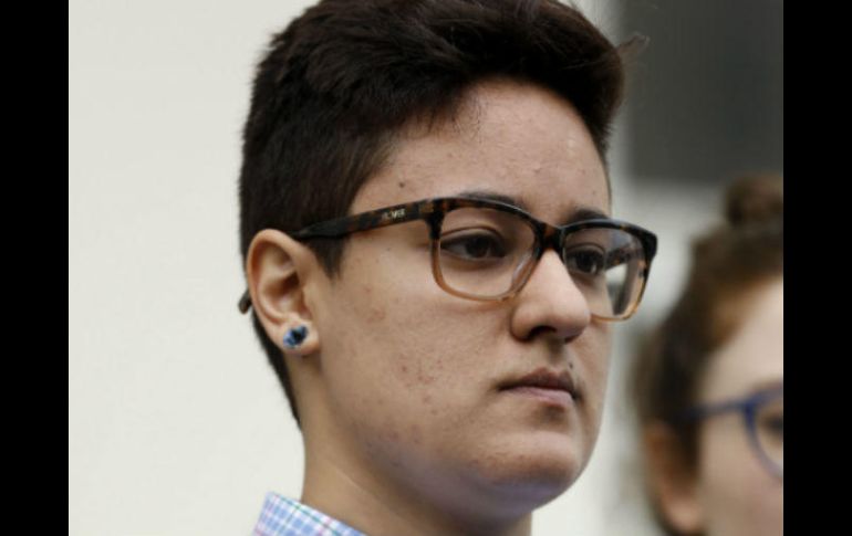 La joven brindaba una plática sobre el arresto de su hermano y su padre por agentes migratorios. AP / R. V. Solis