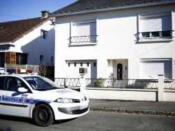 Autoridades acordonaron el perímetro para buscar rastros de una familia que desapareció dejando solo un celular manchado de sangre. AP / L. Notarianni