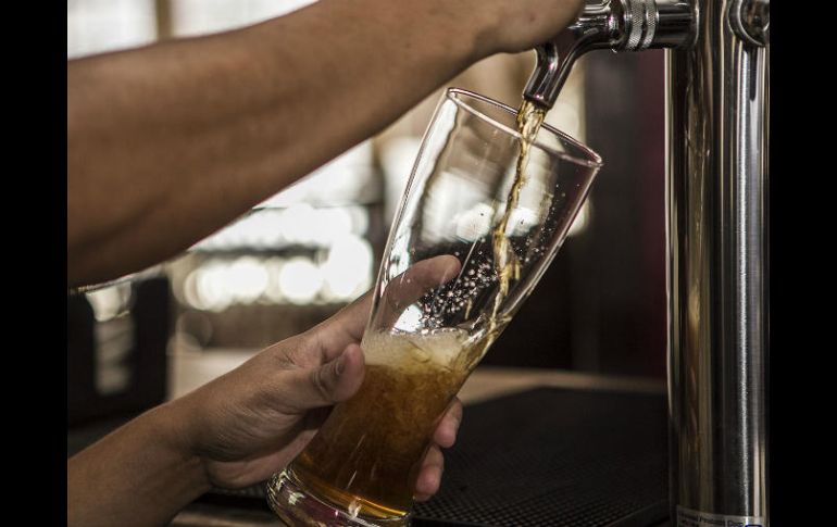 A la mayoría de las personas nos gusta tomar un buen trago después de un día difícil. EL INFORMADOR / ARCHIVO