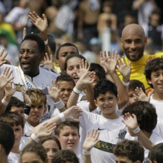 Conceden libertad al hijo de Pelé en proceso por lavado de dinero