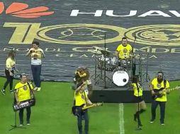 La banda mexicana llamada Matute, entonó el himno en el medio tiempo del partido de la jornada 13 del futbol mexicano. YOUTUBE / AmericanistaViejo