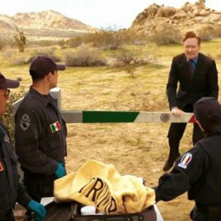 Conan O'Brien presenta su programa en México