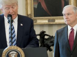 El problema deriva en que Sessions negó durante sus audiencias de confirmación haber tenido contacto con oficiales rusos. AFP / ARCHIVO