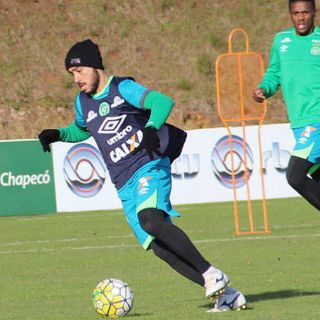 Chapecoense despide a jugador que se salvó de la tragedia