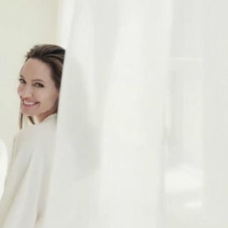 Angelina Jolie protagoniza comercial de perfume