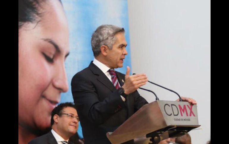 El mandatario capitalino insiste que se analizará el cumplimiento de la ex delegada de Magdalena Contreras en el servicio público. TWITTER / @ManceraMiguelMX