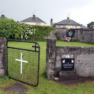Hallan fosa común en antiguo asilo para huérfanos en Irlanda