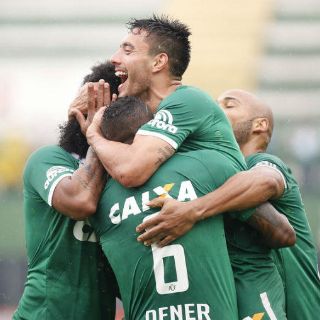 Sobreviviente del Chapecoense vuelve a viajar con el equipo