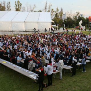 Rompen Record Guinness en inauguración de COME