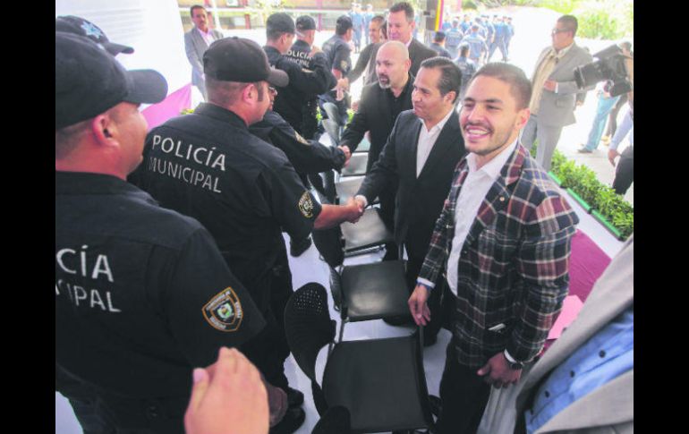 Tras ser desarmados, ayer se reconoció a policías de Teocaltiche tras culminar una capacitación. EL INFORMADOR / F. Atilano