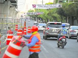 Avisos. Autoridades han colocado señalamientos y mantas para aminorar los estragos del cierre. EL INFORMADOR / R. Tamayo