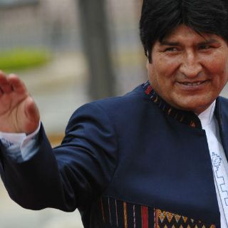 Raúl Castro visita a Evo Morales en el hospital donde se recupera