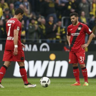 Borussia Dortmund no tiene piedad del Leverkusen de 'Chicharito'