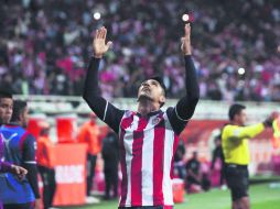 Alan Pulido tuvo su mejor actuación como rojiblanco anoche. EL INFORMADOR / R. Tamayo