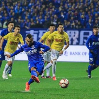 Tévez se estrena como goleador en China