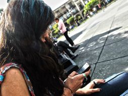 Recomiendan tener una postura adecuada, ejercicios de estiramiento y con la cabeza para evitar el 'síndrome de cuello de texto'. EL INFORMADOR / ARCHIVO