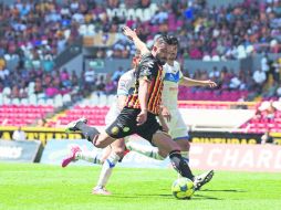 El goleador Ismael Valadez regresó a la formación titular de los melenudos, pero fue factor en el empate de su equipo. EL INFORMADOR / R. Tamayo