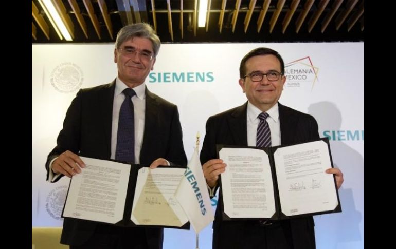 Joe Kaeser, CEO global de Siemens, y el secretarío de Economía, Ildefonso Guajardo. FACEBOOK / Siemens.Mexico