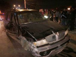 El conductor quedó dentro del vehículo, se presume que no contaba con cinturón de seguridad. ESPECIAL /